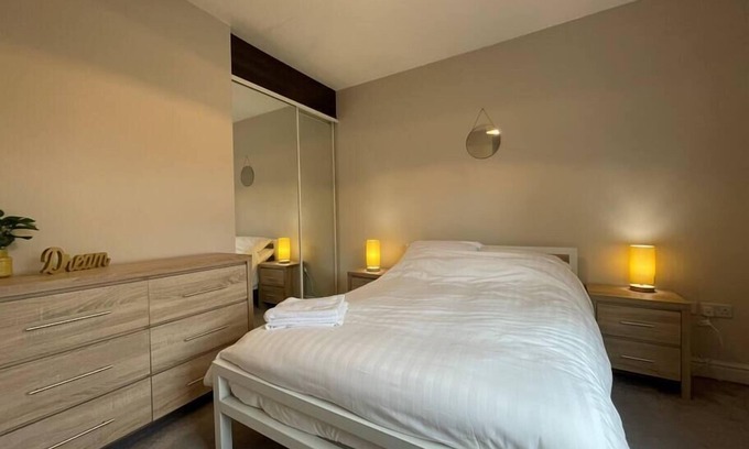 St. Mary's Park Apartment | Beautiful Split Level One Bedroom Apartment on