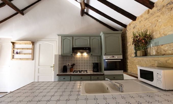 Peyzac-le-Moustier House | Beautiful stone cottage in the Dordogne with pool and a private terrace