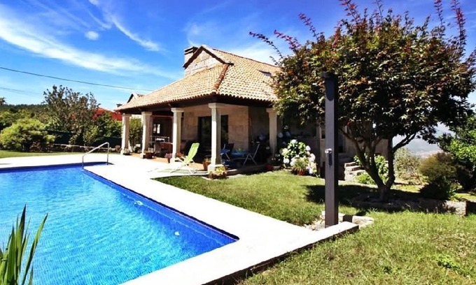 Cotobade House | Beautiful stone house for 10 people with 10x5 pool and covered barbecue