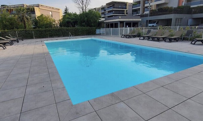 Bastide Giraud Apartment | Beautiful studio in a residence with swimming pool