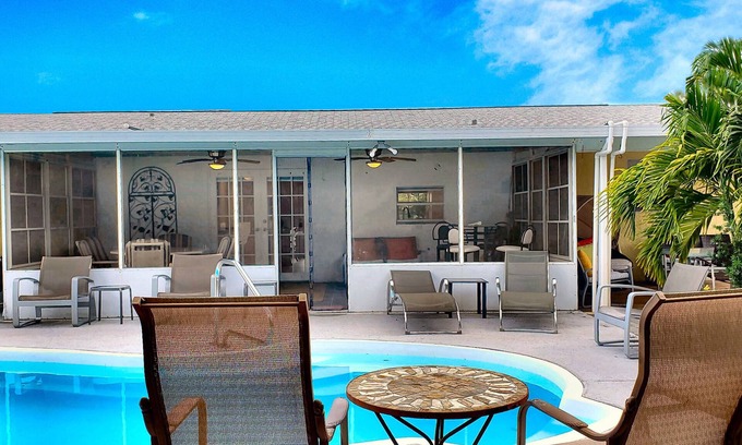 North Palm Beach House | Beautiful Suite with HEATED Pool. Minutes to Beach, Stadium, PGA