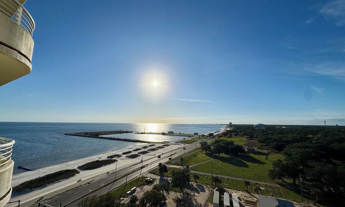 Biloxi Condo | Beautiful Sunset and Gulf Views-2 bedroom/2 bathroom