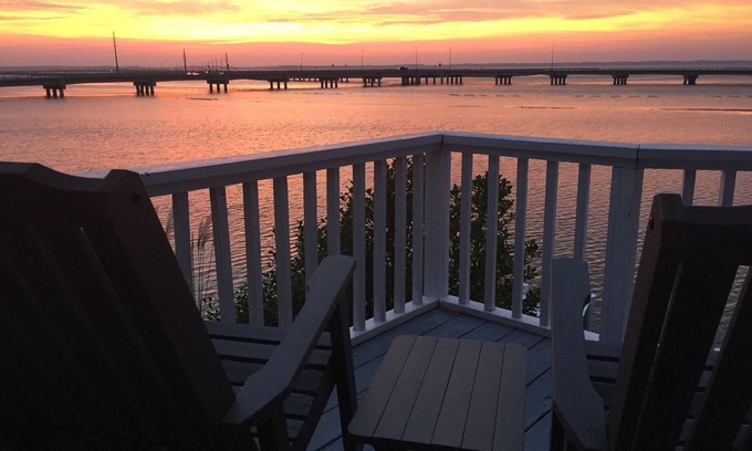 Chincoteague House | Beautiful Sunsets Over The Chincoteague Bay* Panoramic Water Views* Private Dock