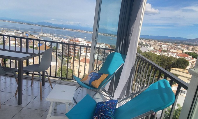 Roses Town Center Apartment | Beautiful T3 apartment with sea view and private parking
