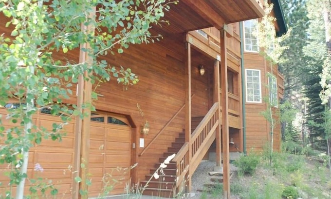 Pioneer Trail House | Beautiful Tahoe Chalet