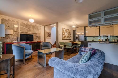 Colville House | Beautiful Three Bedroom House in West London