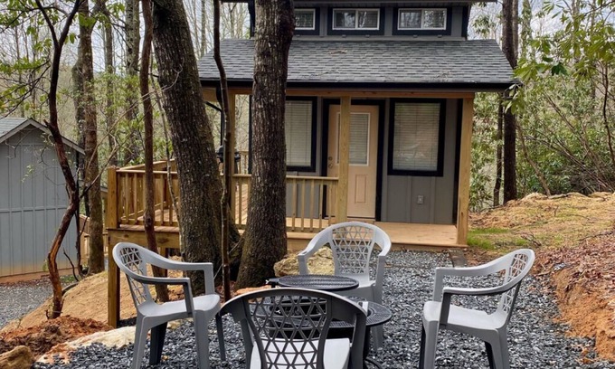 Topton Cabin | Beautiful Tiny Cabin Near Lake Nantahala and the Great Smoky Mountains