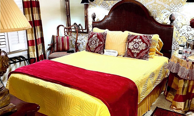 Drayton Condo | Beautiful totally remodeled 2 BR property near everything!