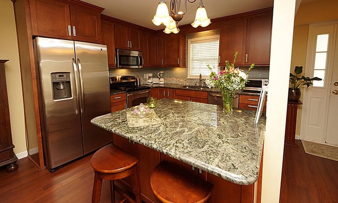 Mount Pleasant House | Beautiful Townhome 10 min from Charleston & Beaches, Pool, Tennis Court!