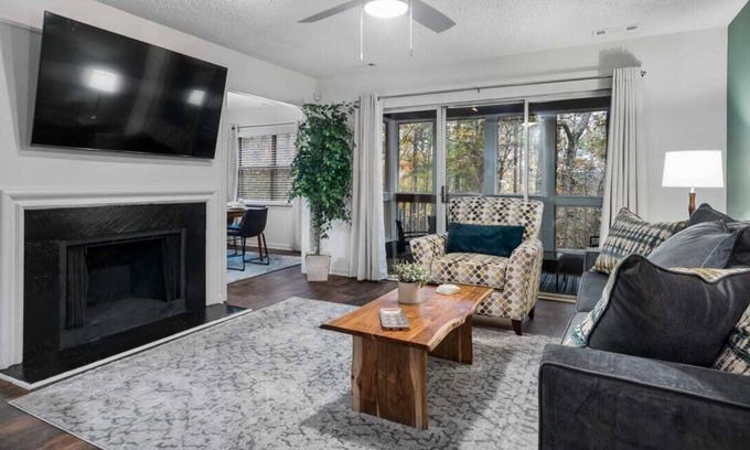 Meadowbrook House | Beautiful Townhome with Porch and near Golf|Shops
