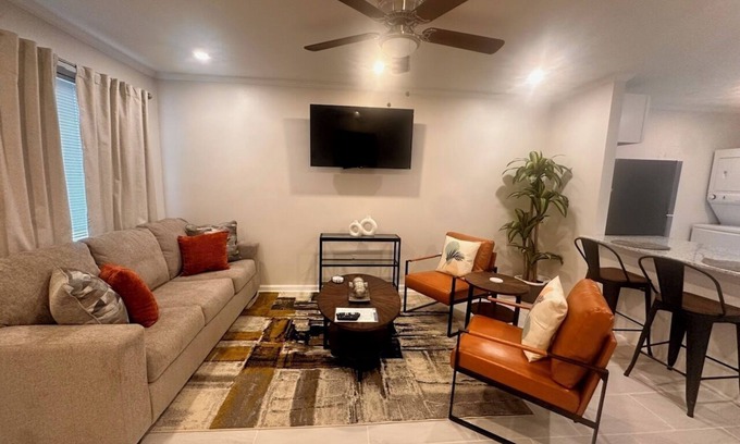 Highlands - Perkins Apartment | Beautiful Two Bed Room - Apt 2 - Downstairs