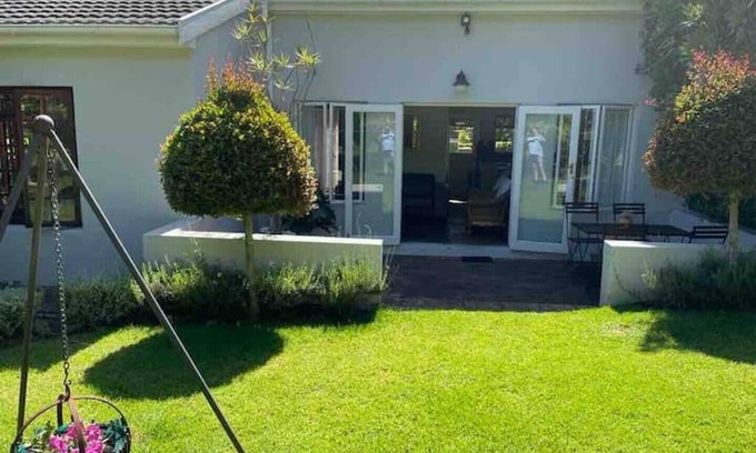 Constantia Cottage | Beautiful Two Bedroomed Cottage en suite with Solar in heart of Constantia