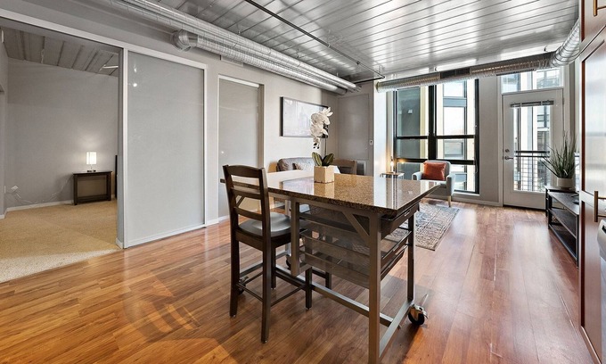 Old West Side Condo | Beautiful Two Bedroom Condo Close to U of M 127