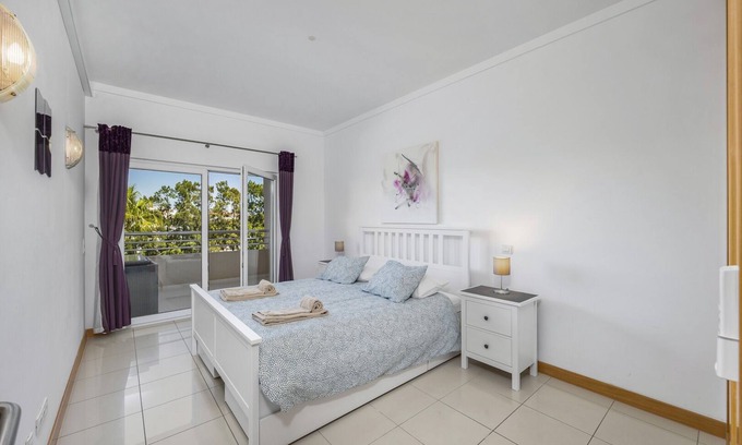Areias de Sao Joao Apartment | Beautiful Upper-floor 1-bed in Gated Condominium
