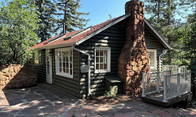 Green Mountain Falls Cottage | Beautiful Cottage in Green Mountain Falls - 20 mins from downtown Colo Springs!