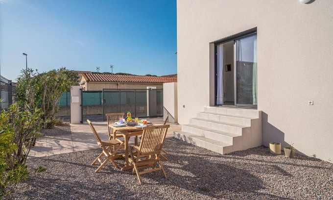 Sainte-Marie-Plage House | Beautiful villa for 4 guests with A/C, TV, terrace and pets allowed