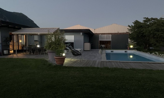 Bonneville House | Beautiful vacation villa between lake and mountains for 6 people