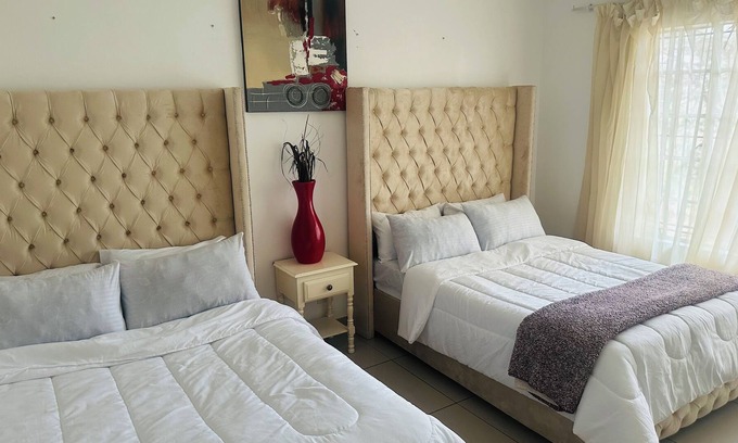 Muldersdrift Villa | Beautiful view for your function. Large land for gatherings and spacious room.