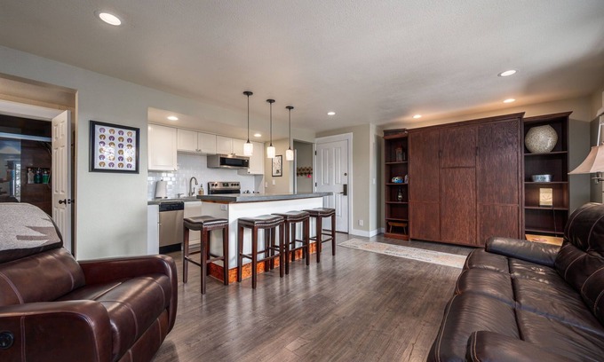 Bend Condo | Beautiful view! Updated 1-bdrm, 2 bath condo with Queen Murphy in Living Area.