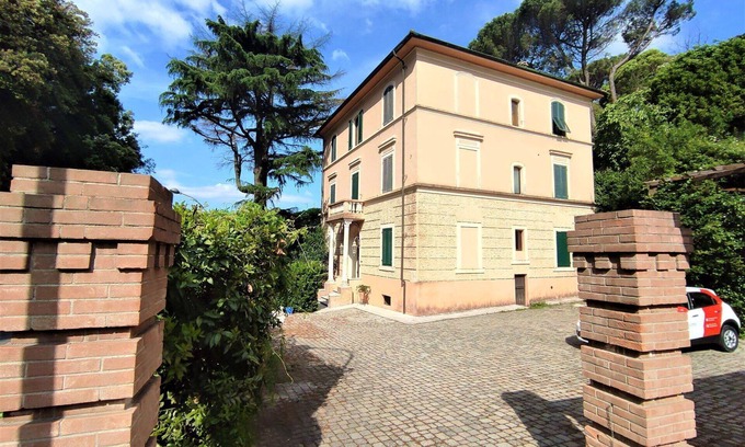 Massa Marittima Villa | Beautiful villa for 4 guests with WIFI, A/C, TV, patio and pets allowed