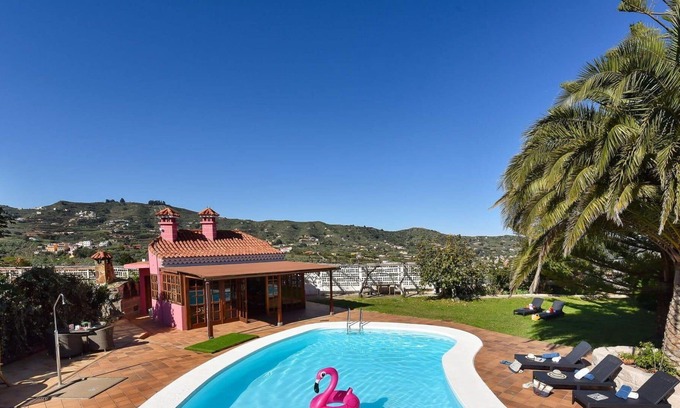 Santa Brigida Villa | Beautiful villa for 6 guests with WIFI, private pool, TV and parking