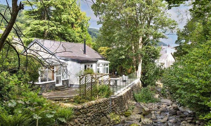 Rowen House | Beautiful villa for 5 people with WIFI and pets allowed