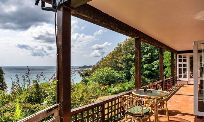 Coverack House | Beautiful villa for 13 people with WIFI and terrace