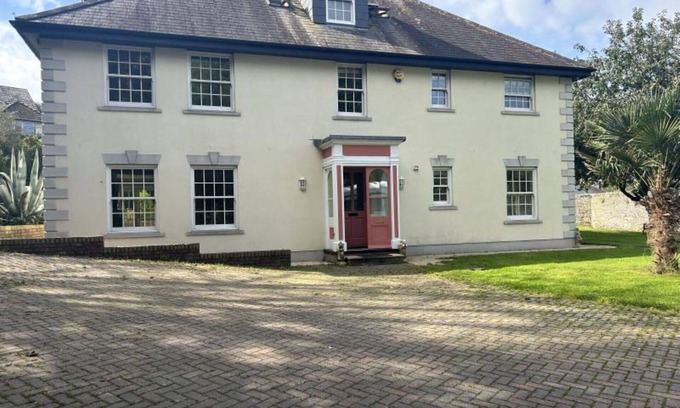 Millbrook House | Beautiful villa for 4 people with WIFI and terrace