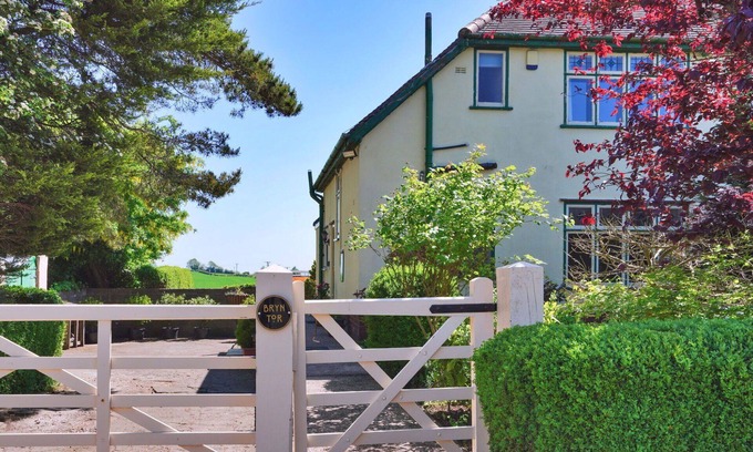 Ault Hucknall House | Beautiful villa for 5 guests with WIFI and pets allowed