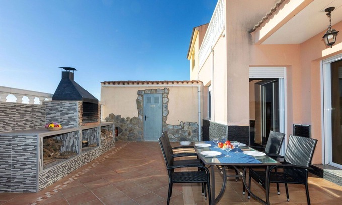 Vinaros House | Beautiful villa for 6 guests with pool, WIFI, A/C, TV, patio and pets allowed