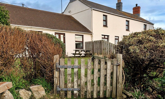 Sennen House | Beautiful villa for 6 guests with WIFI and pets allowed