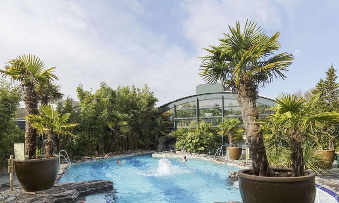 America House | Beautiful villa for 6 people with WIFI, hot tub, pool, TV, terrace and parking