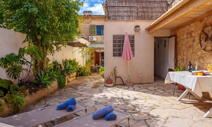 Binissalem House | Beautiful villa for 4 guests with WIFI, A/C, TV and patio