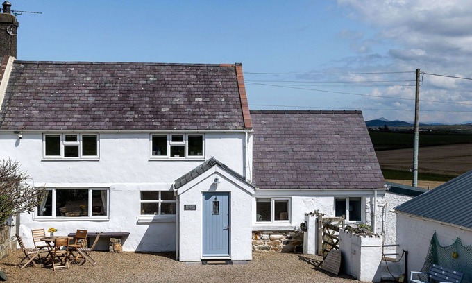 Garn Fadryn House | Beautiful villa for 8 people with WIFI, TV and balcony