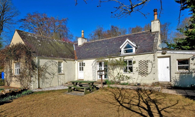 Inverurie House | Beautiful villa for 4 guests with WIFI