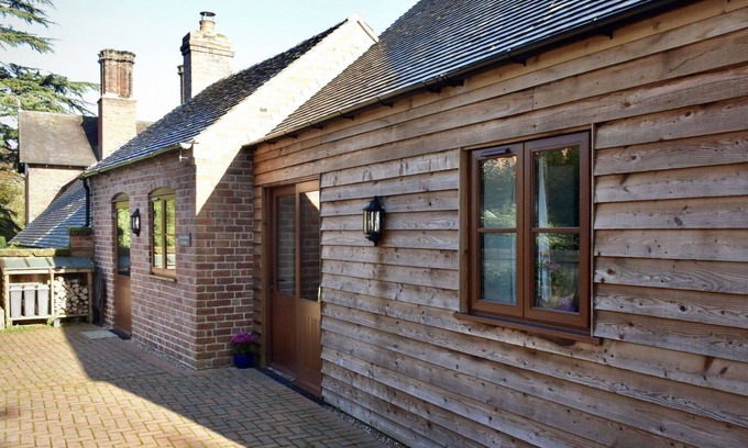 Wollerton House | Beautiful villa for 3 guests with TV and pets allowed