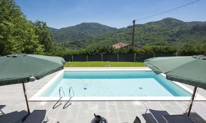 Tresana Villa | Beautiful villa for 4 guests with A/C, pool, WIFI, TV, terrace, pets allowed and panoramic view