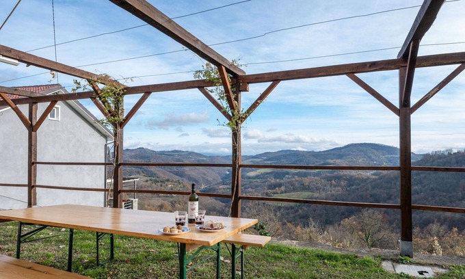 Gottasecca House | Beautiful villa for 7 guests with hot tub, WIFI, TV, patio, pets allowed and panoramic view