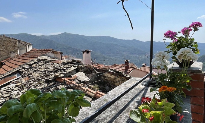 Lucinasco House | Beautiful villa for 6 guests with WIFI, A/C, TV and patio