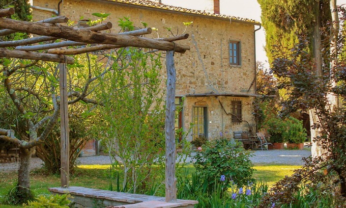 Scandicci Villa | Beautiful villa for 4 people with WIFI, pool, TV, patio and panoramic view, close to Florence
