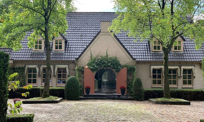 Drunen Villa | Beautiful Villa in Drunen with Private Heated Pool