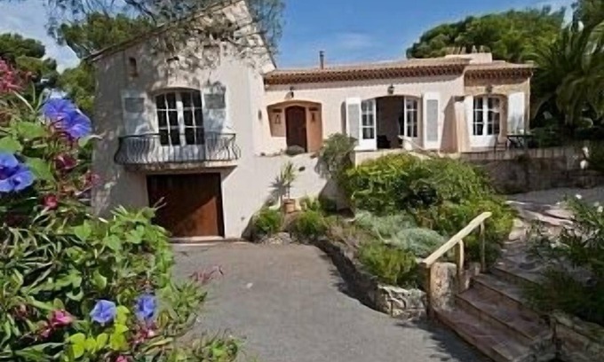 Boulouris-sur-Mer Villa | Beautiful Villa With Private Pool Set In Mature Gardens