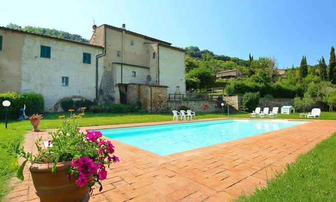 Volterra Villa | Beautiful villa with WIFI, private pool, TV, patio, pets allowed, panoramic view and parking