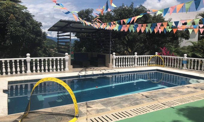 Anapoima Villa | Beautiful villa with Pool and WiFi in Anapoima - Villa Esmeralda JJ