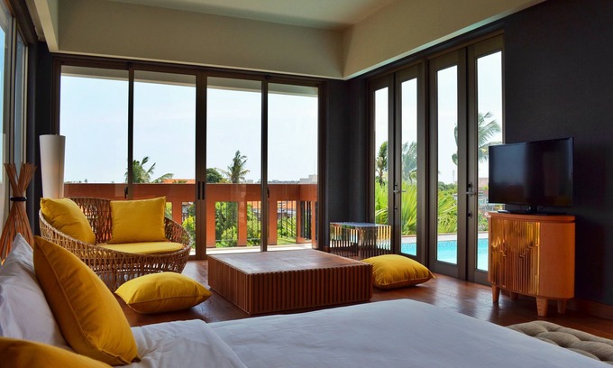 Central Seminyak Villa | Beautiful Villa with Private Pool & Balcony (TSun Villa)