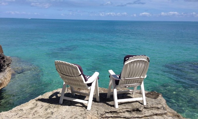 Devonshire House | Beautiful Water Front Property - Snorkel, Fish, or RELAX in the BEST LOCATION!