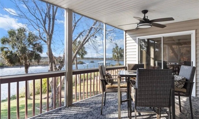 Old Homosassa House | Beautiful Waterfront 3 Story Home W/Dock In Old Homosassa, Florida