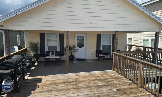 Venice Cabin | Beautiful Waterfront 3Bdr/2 Bath in Venice MarinanREMODLEDnNO BOAT SLIP OR ICE