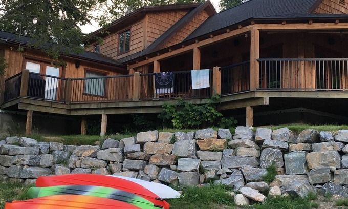 Proctor House | Beautiful Waterfront Cabin on Kootenay Lake