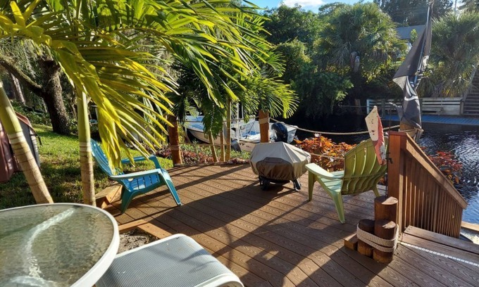 Palm City House | Beautiful Waterfront Hideaway Gem on Bessy Creek w/Swim Spa, Tiki Bar Boat Lift